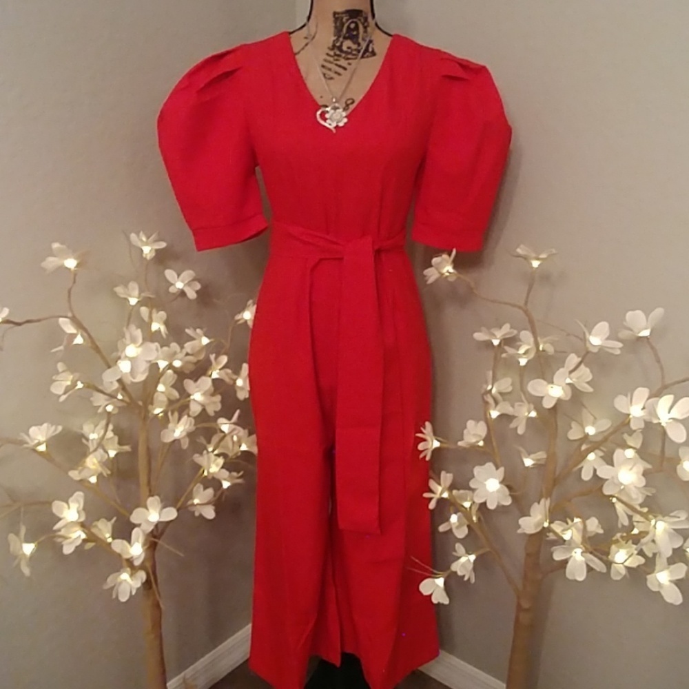 NWOT💕CUTE💕 Red puff sleeve cropped jumpsuit
